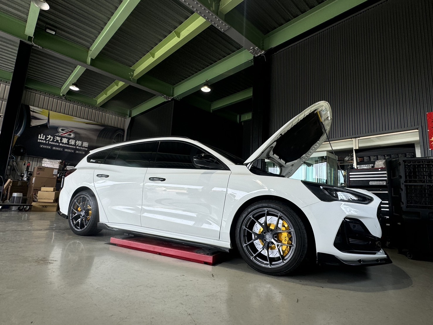 Big Brake Kit Upgrade Case: FORD Focus Wagon Mk4